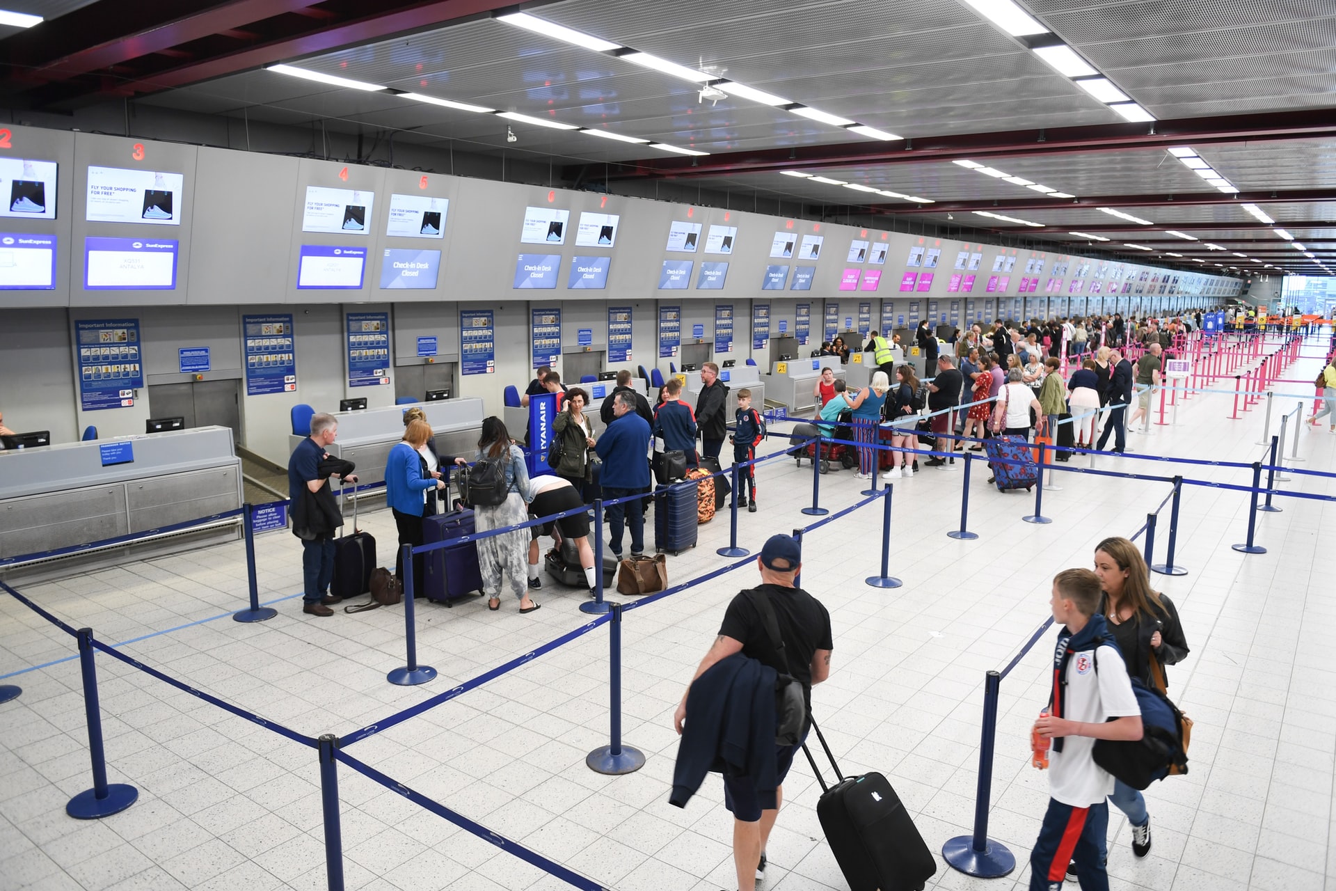queue on an airport check in counter